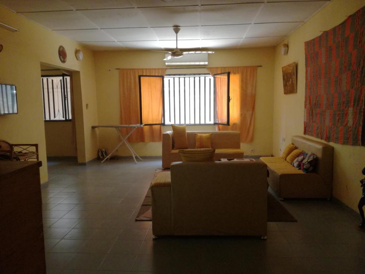 Villa Tenko วากาดูกู ภายนอก รูปภาพ