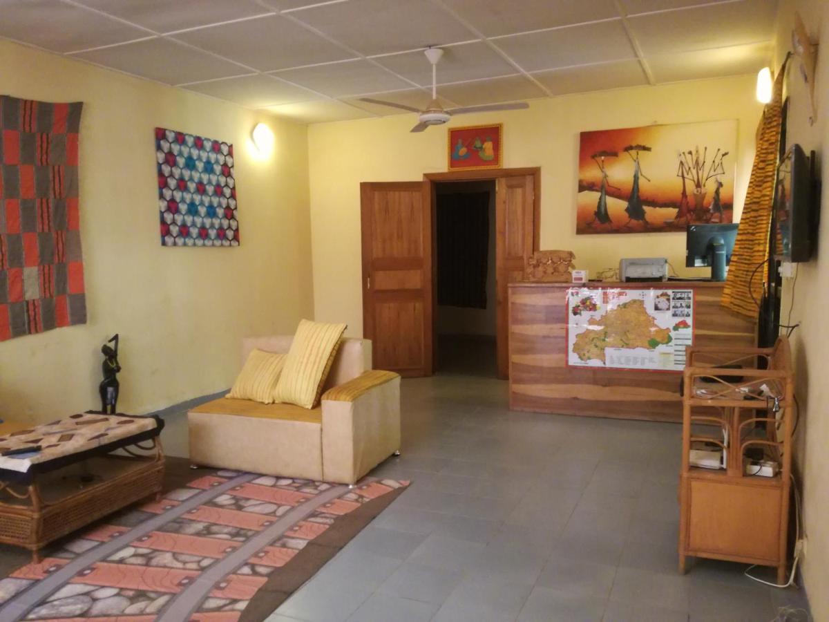 Villa Tenko วากาดูกู ภายนอก รูปภาพ